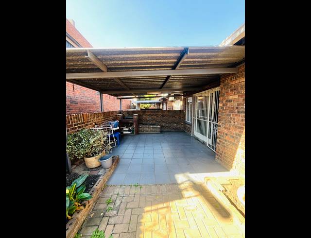 3 BEDROOM HOUSE FOR SALE IN BIRCHLEIGH NORTH